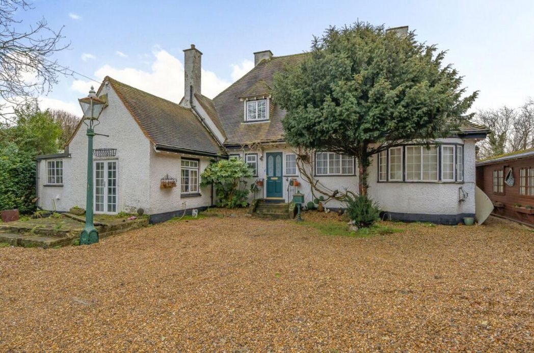 5 bed detached house to buy in TW18