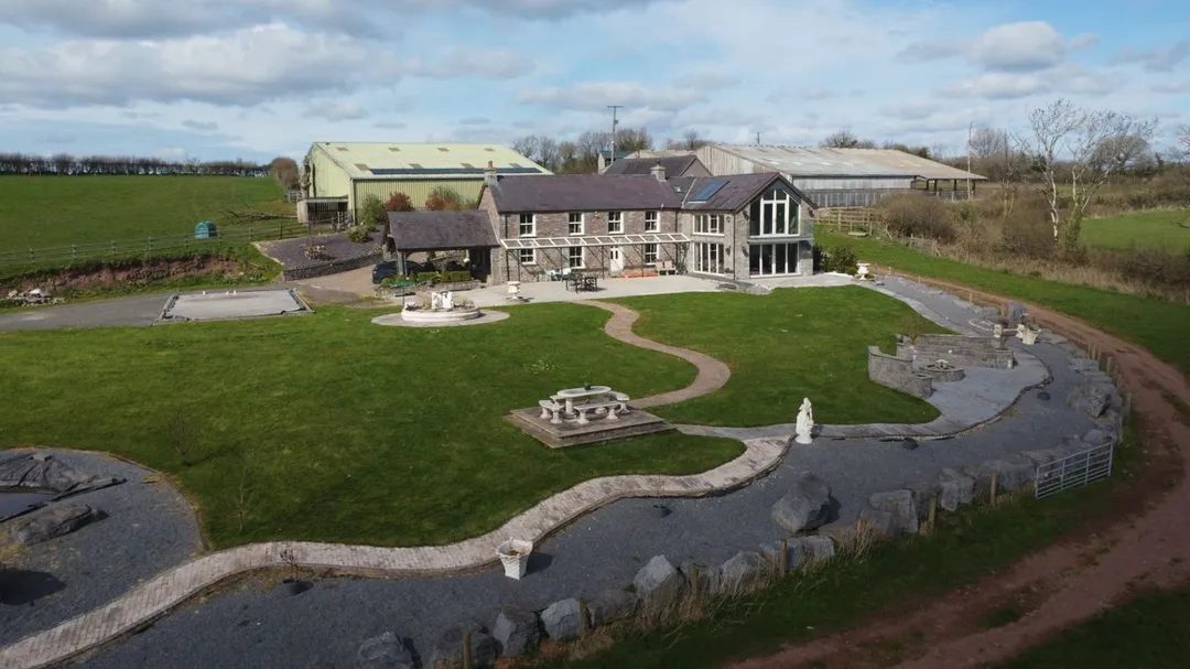 Kidwelly: smallholding with further land available
