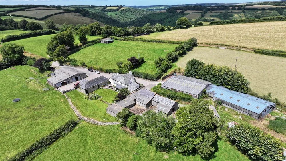 Farmhouse with no near neighbours in Winsford