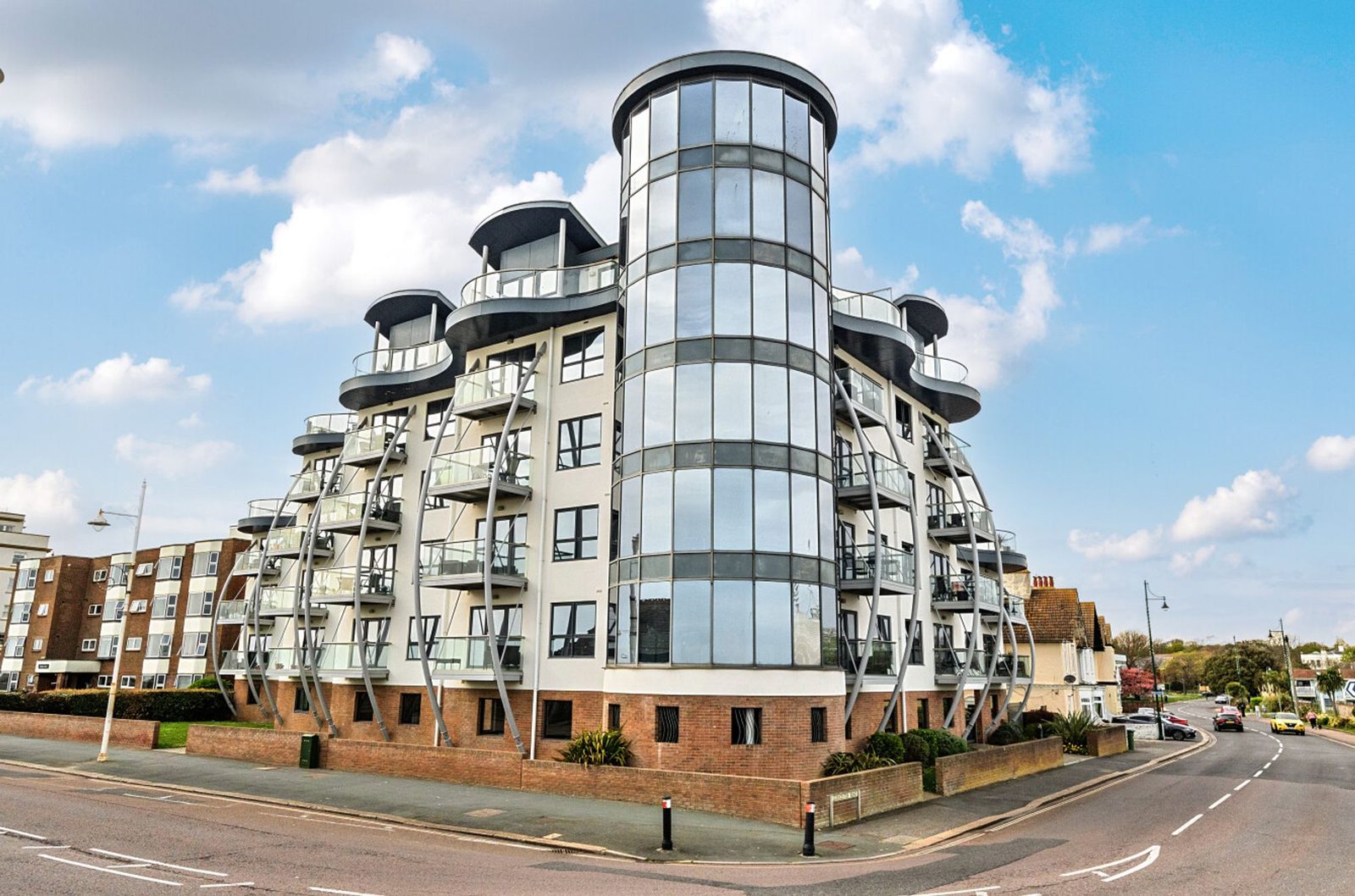 Compass Point The Esplanade: chain free waterfront apartment