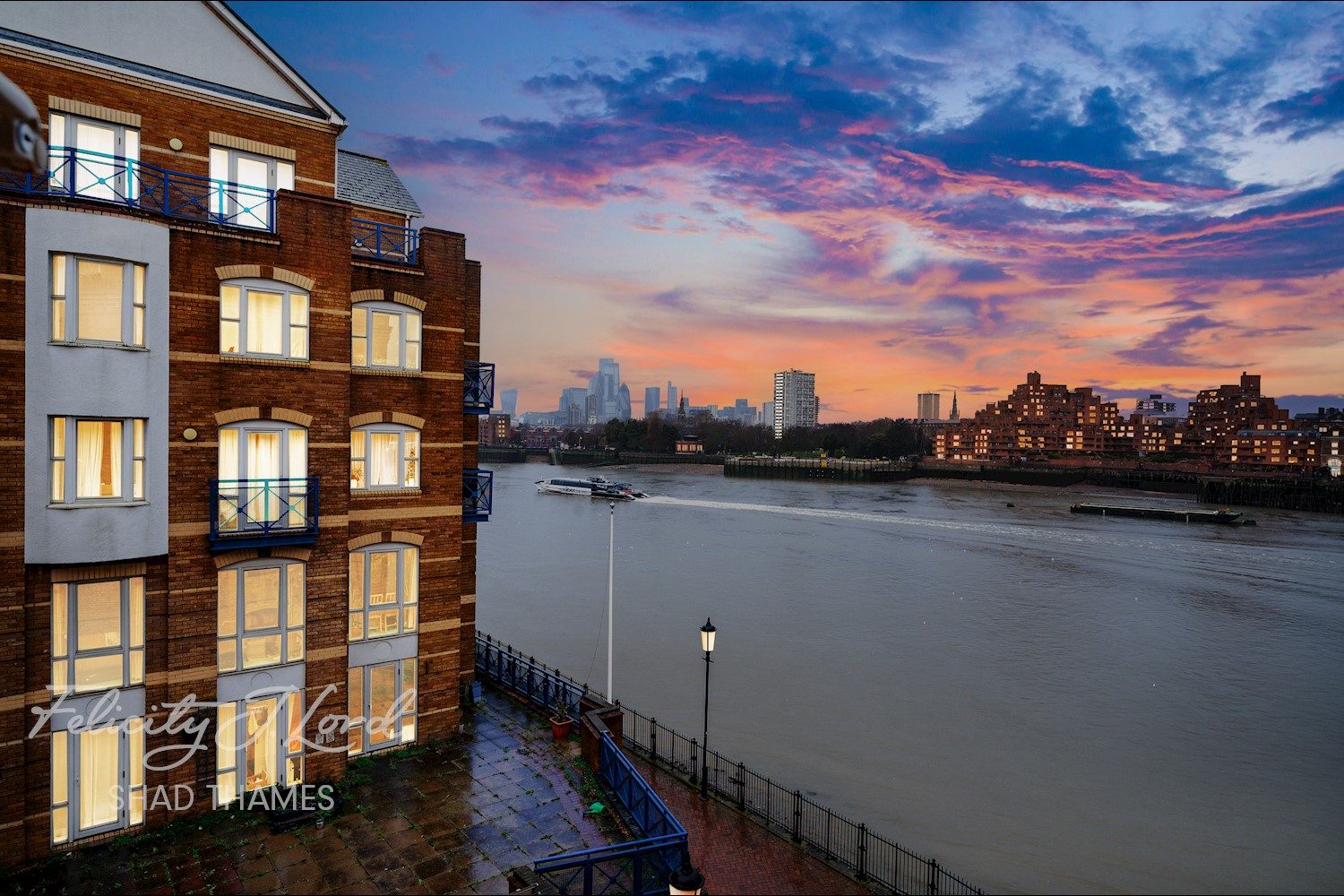 2 bedroom flat for sale in LONDON
