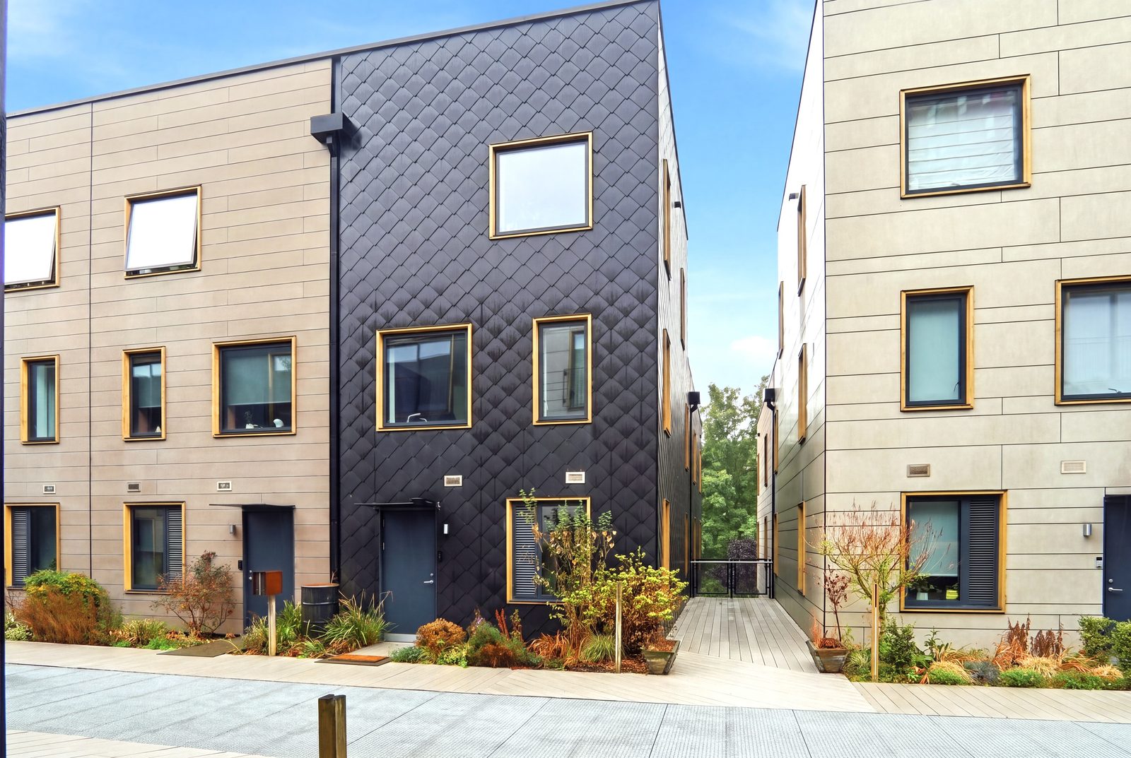 Chain free waterfront townhouse in Leeds