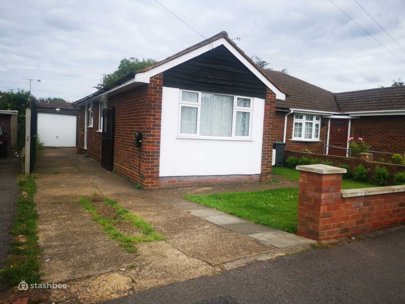 Parking Space to Rent in Luton, LU4