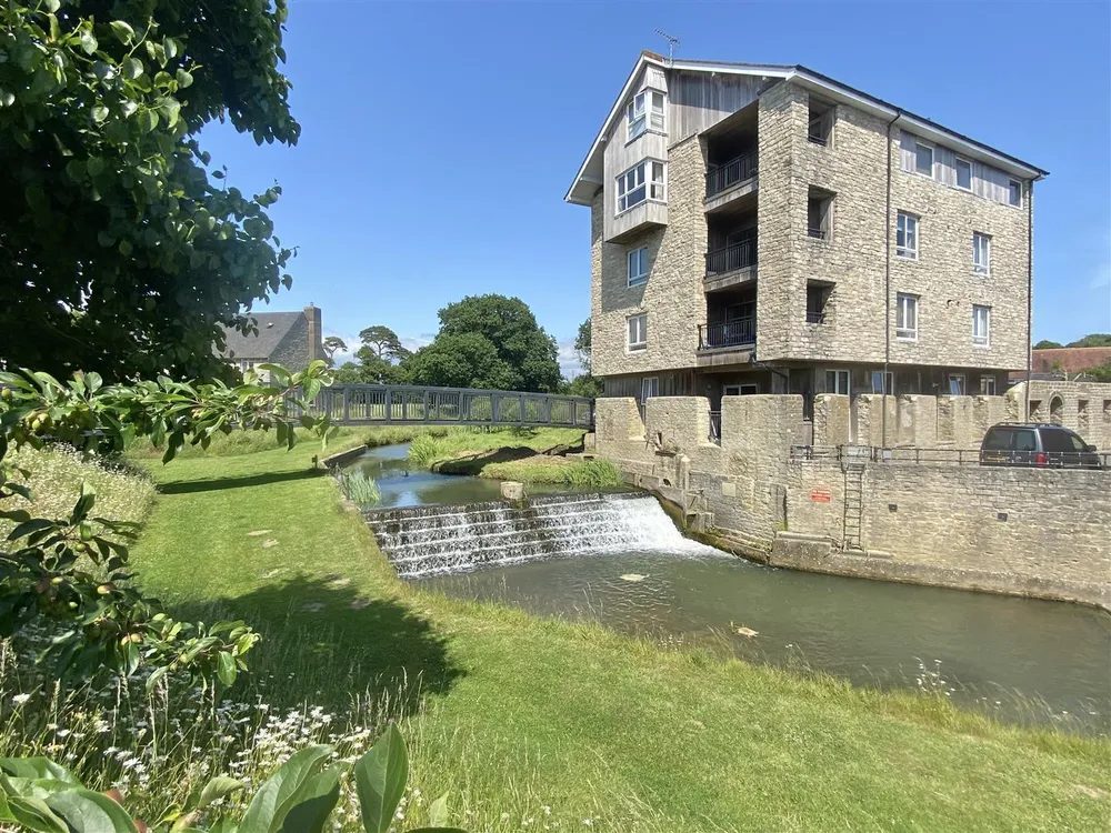 Pymore: waterfront apartment with outbuildings