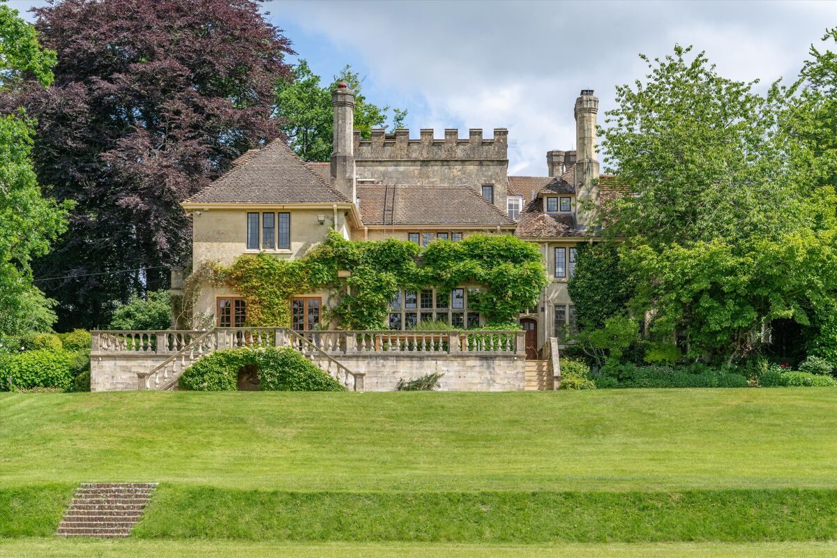 Country house with a pool, Andover