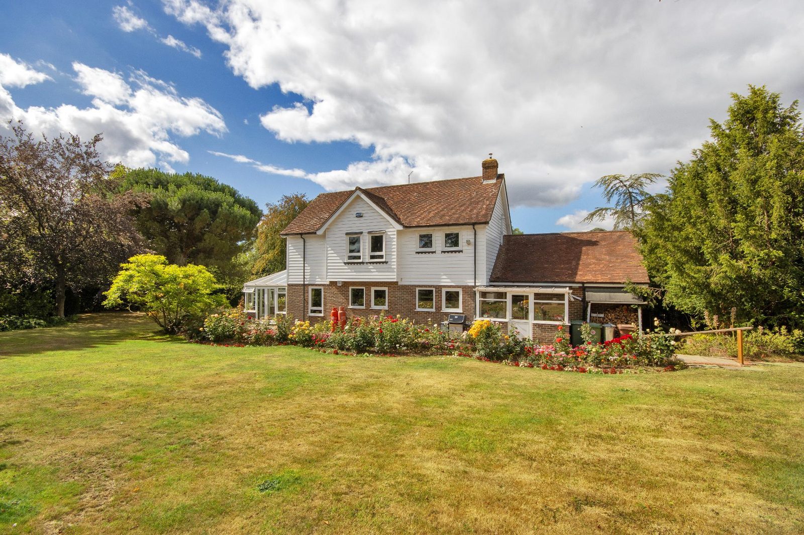 4 Bedroom, 2 Bathroom Detached Home in Goudhurst Road, Cranbook, Kent, TN17 2PT
