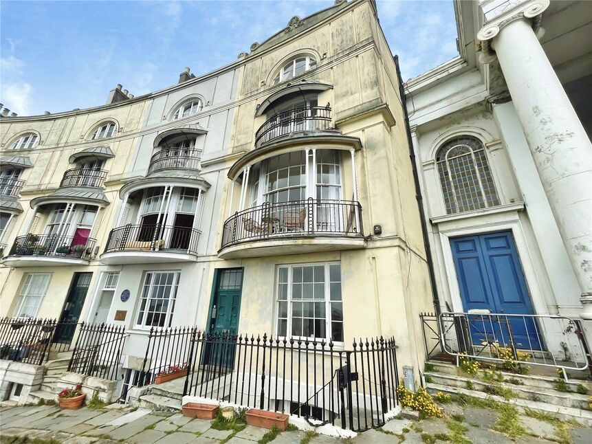 Chain free waterfront apartment in Hastings