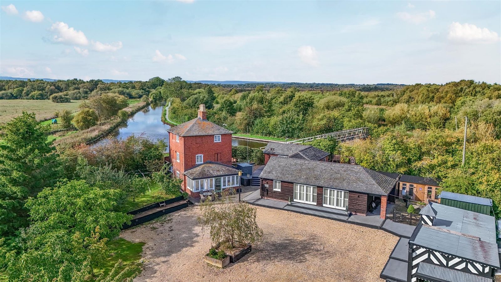 Period smallholding in Whitchurch