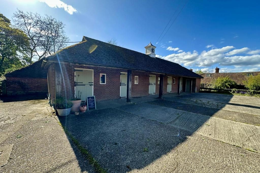 Thame Road - The Stables Long Crendon Manor - Retail, Long Crendon