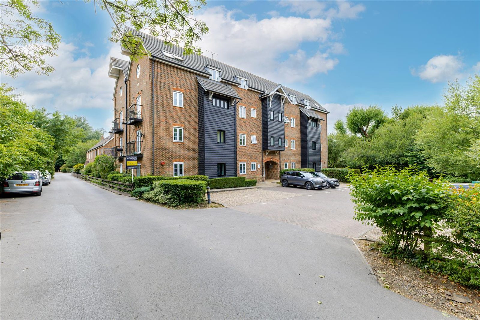 Chain free waterfront apartment, Rickmansworth