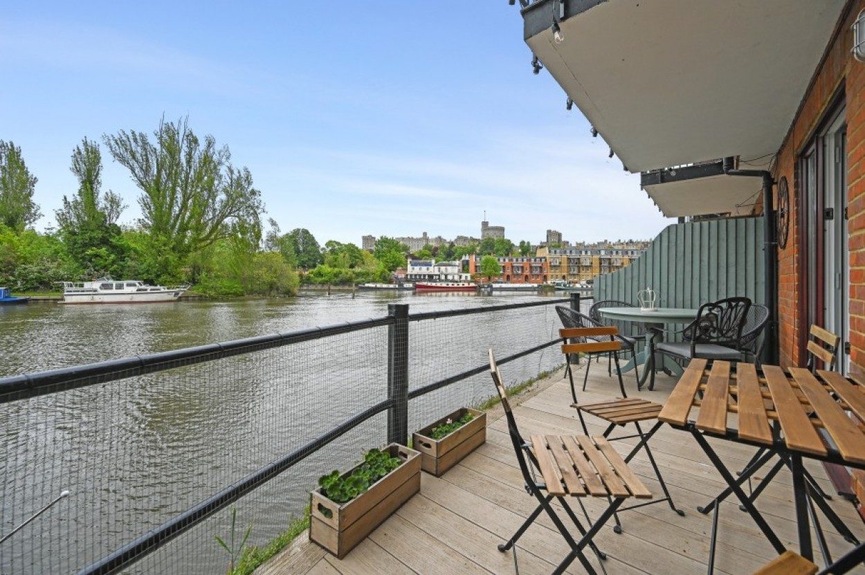 4 bed Houses for Sale
