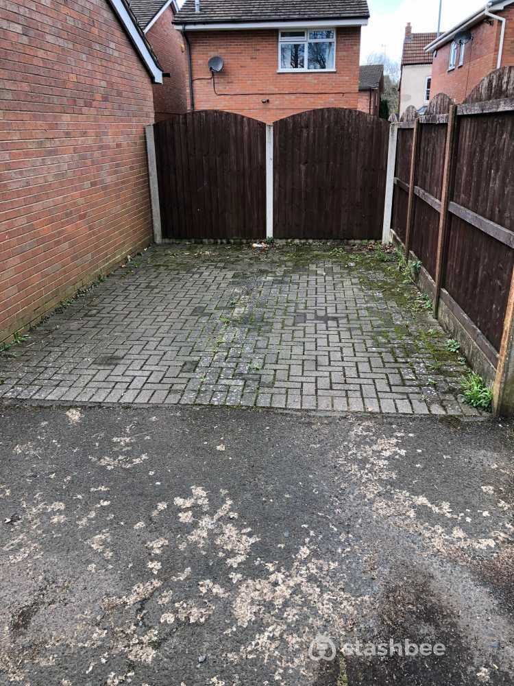 Parking Space to Rent in Bromsgrove, B61