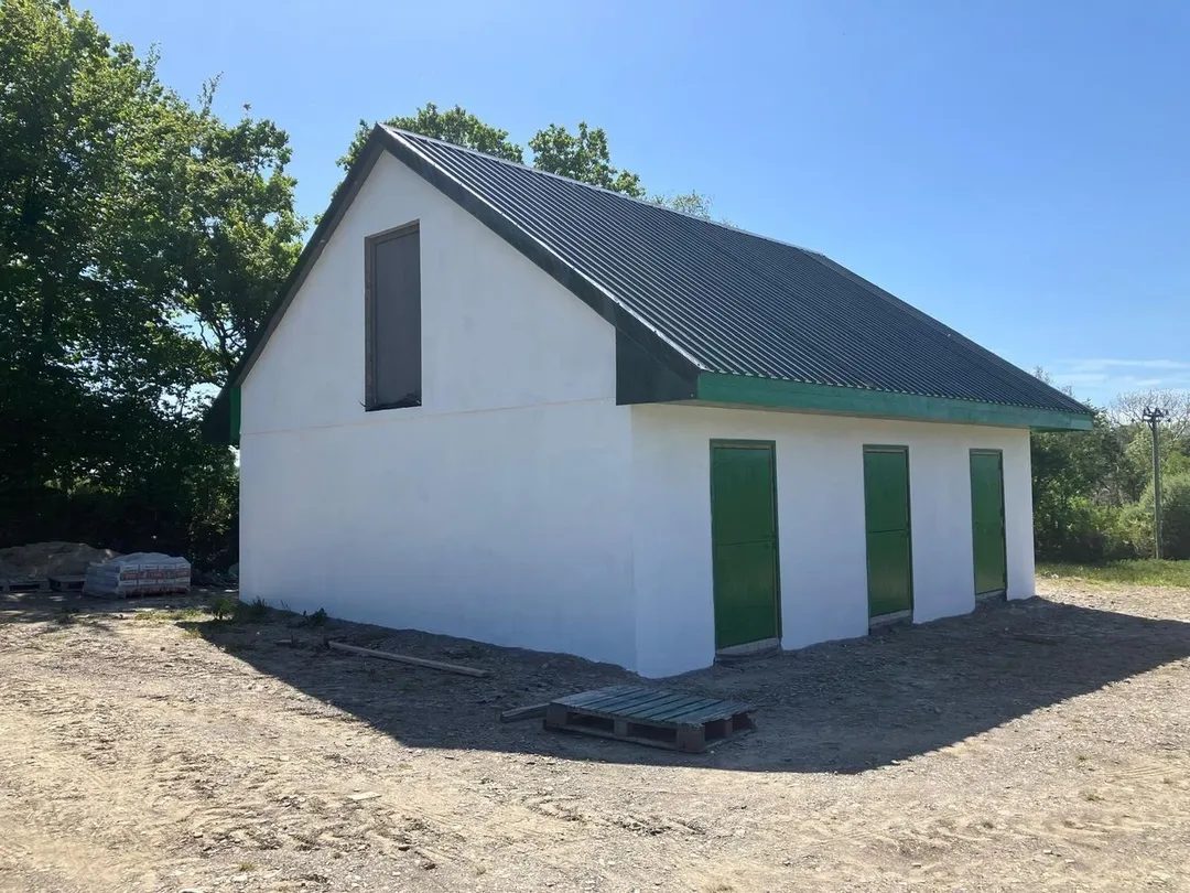 Tregaron: smallholding with outbuildings