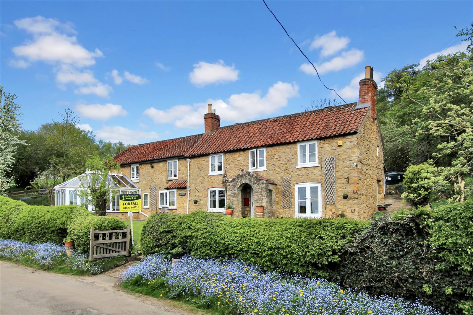Market Rasen: period farmhouse