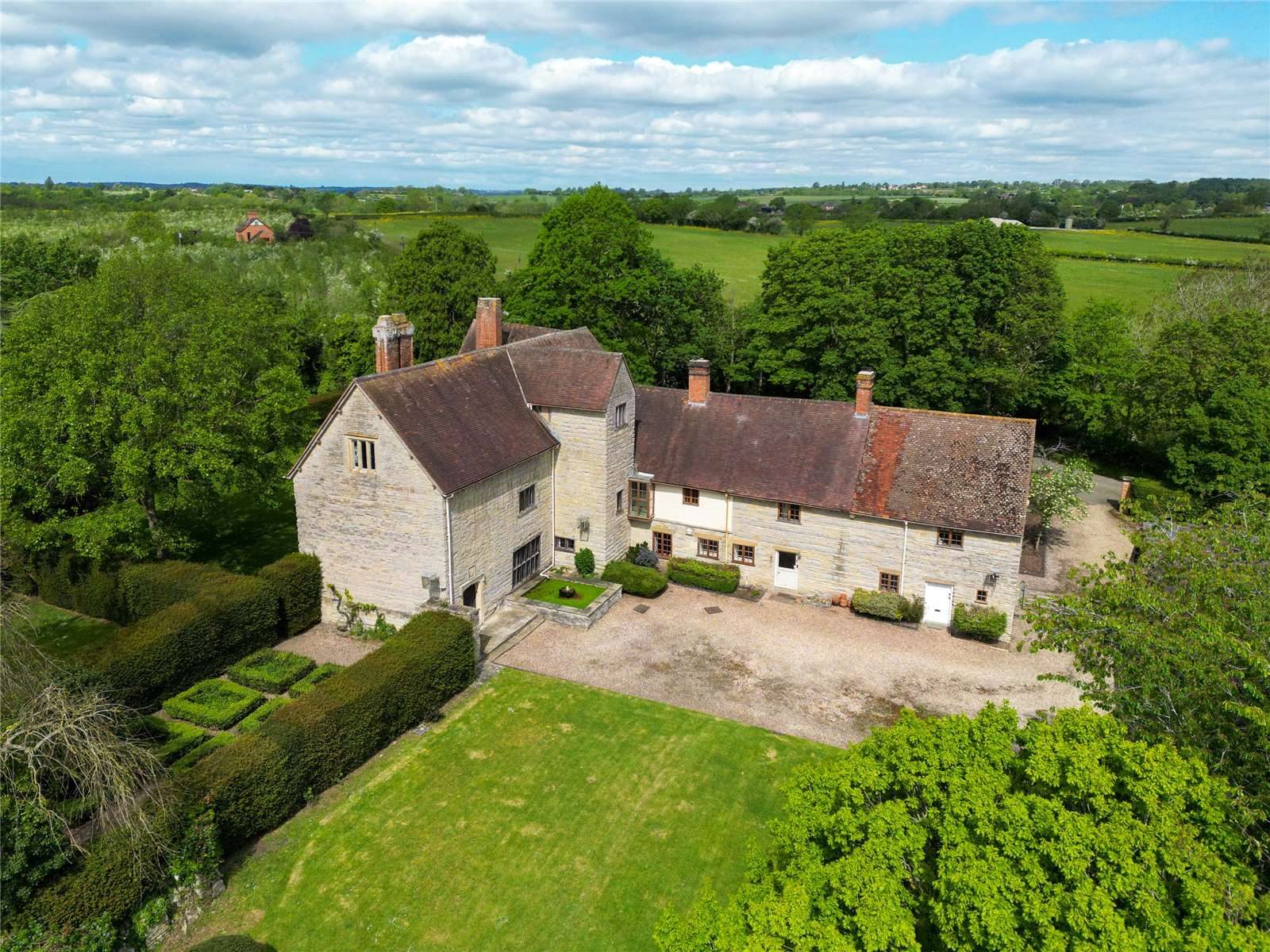 Bidford-On-Avon: grade II* listed country house