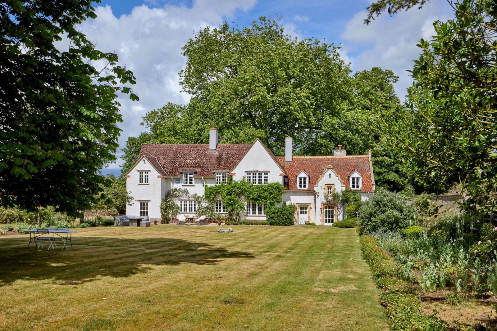 With annex house with a pool, Faringdon
