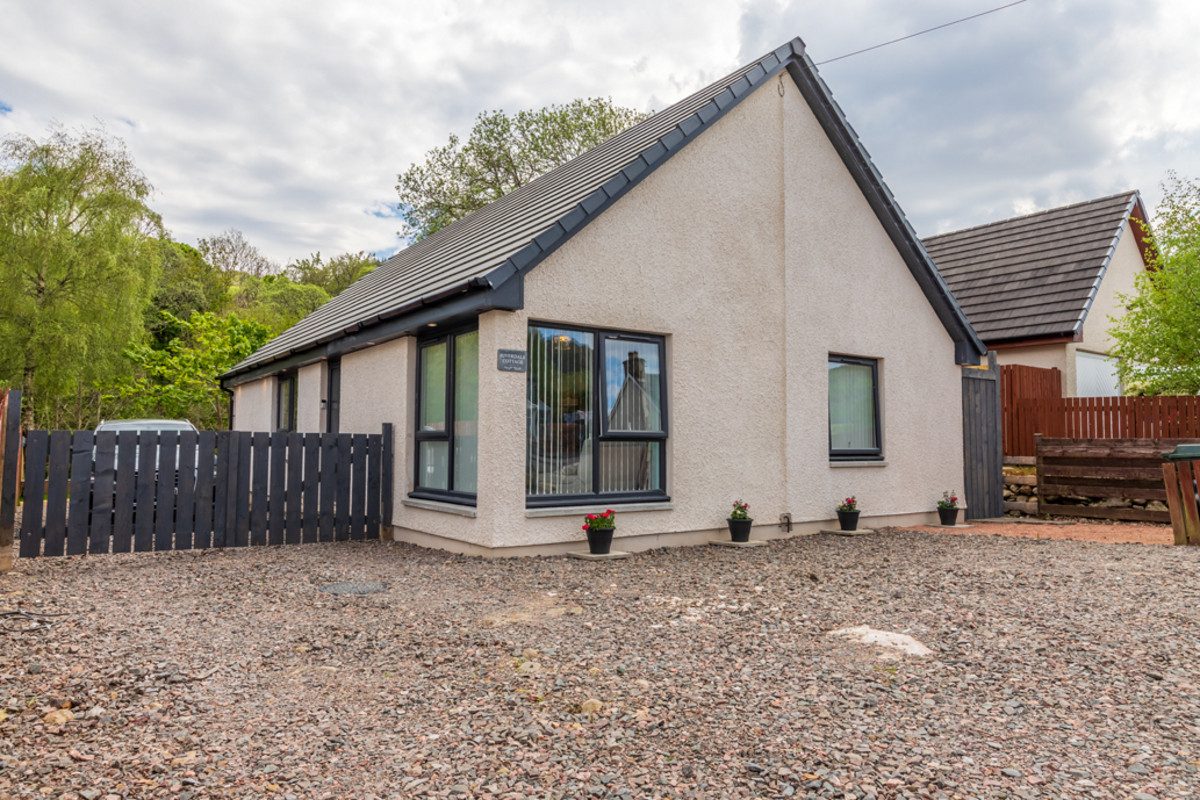 Pristine detached bungalow in location; large garden with river access