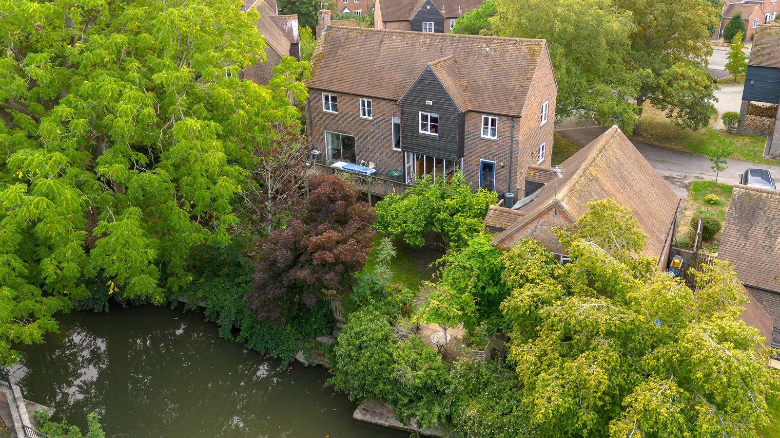 Waterfront house with a mooring, Rooms