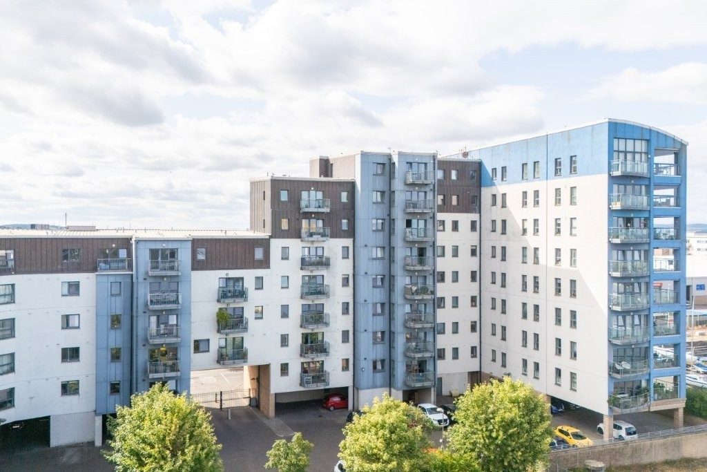 3/9 Lochinver Drive, Edinburgh, EH5 1GJ