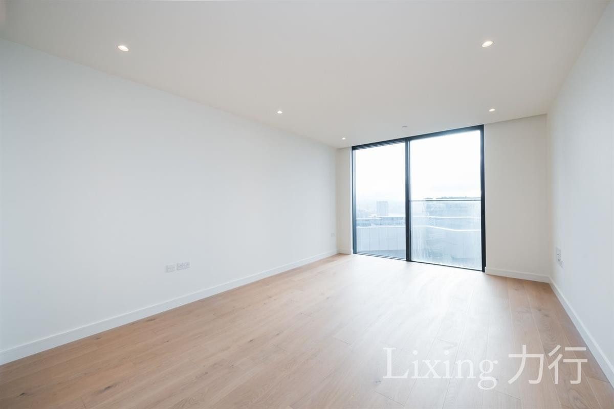 Waterfront apartment with a pool, Canary Wharf