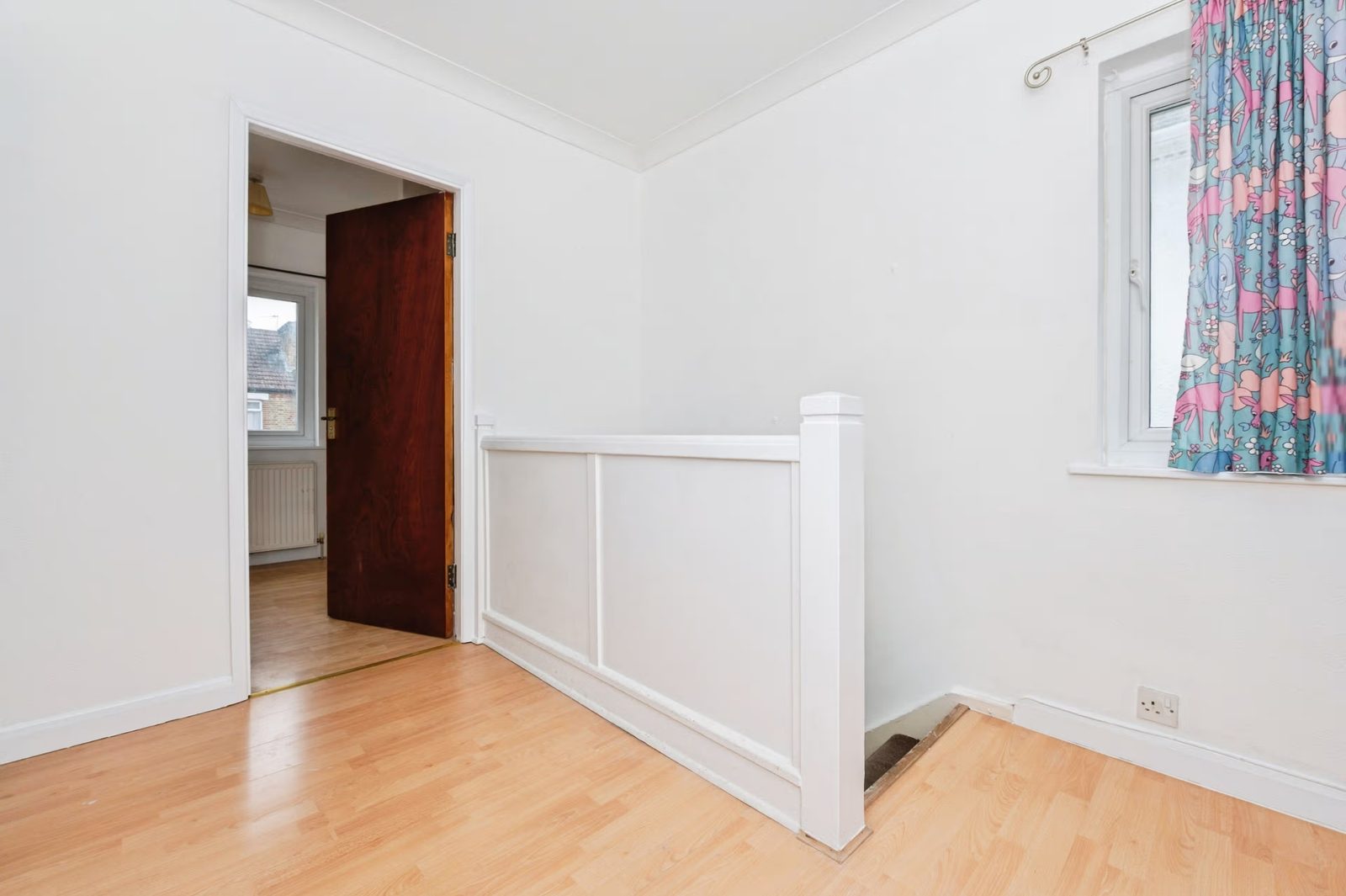 3 bedroom semi-detached houseRiverdale Road, Erith, DA8 1PX