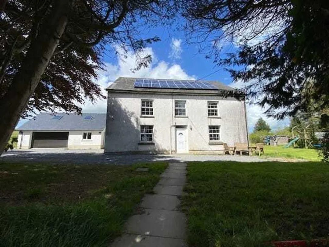 Lampeter: smallholding with paddocks