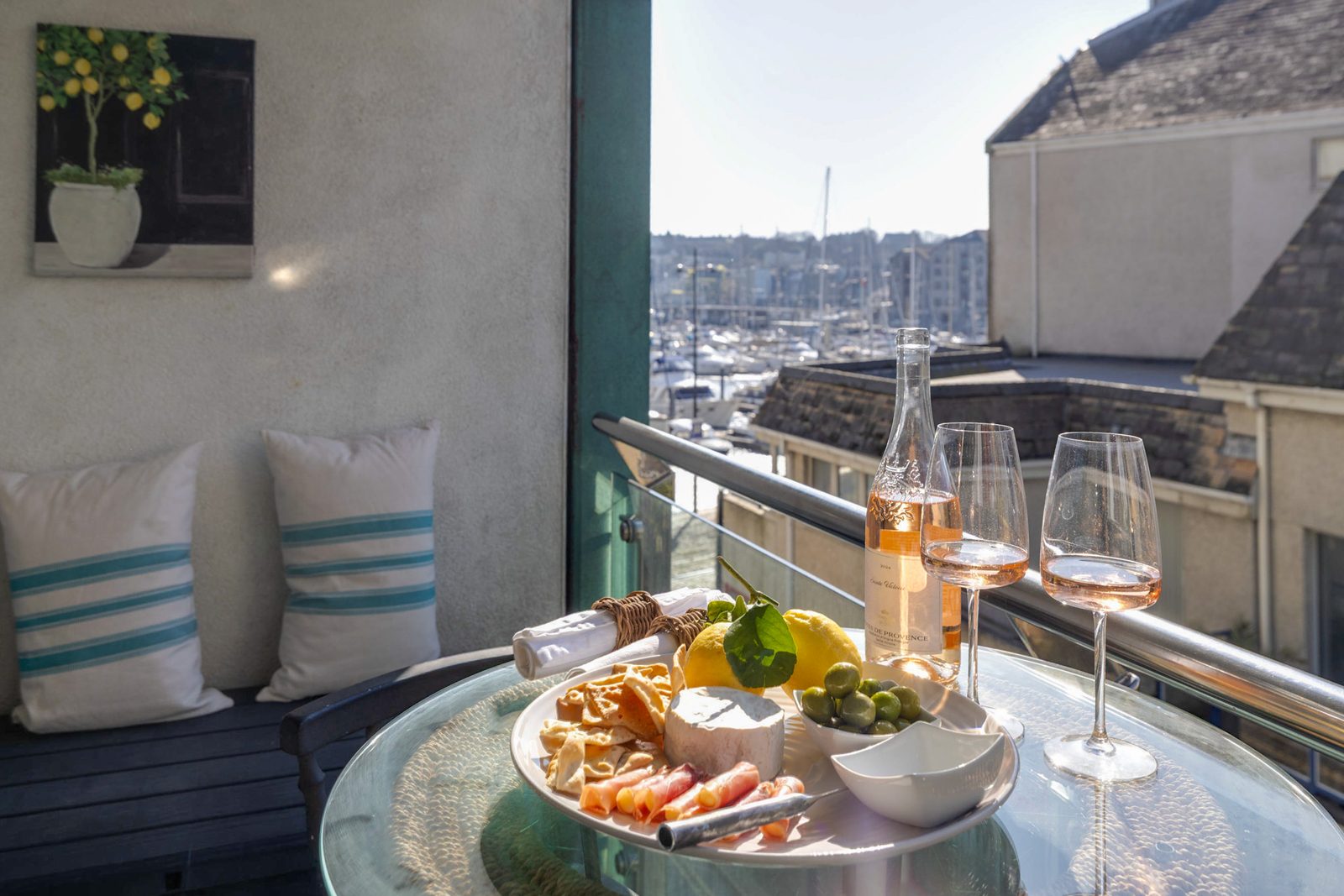 Moments From Restaurants, Cafés And Waterfront Walks