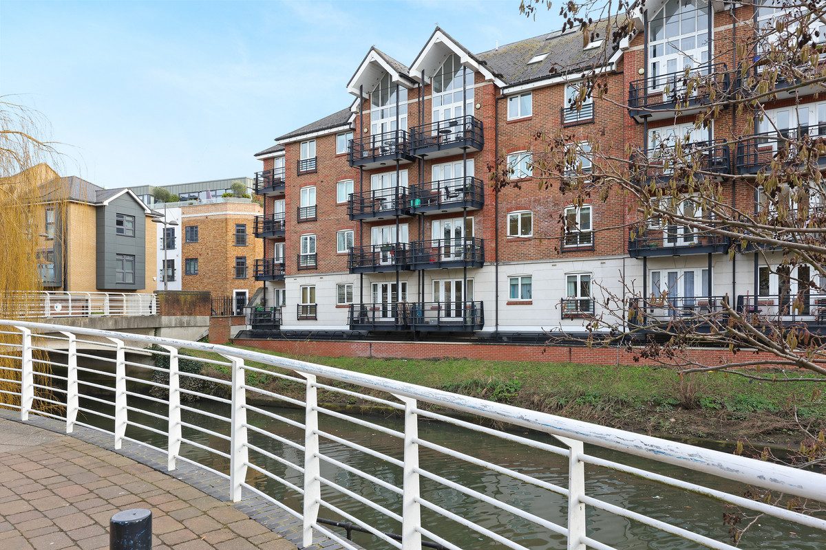 High Street, Brentford, TW8