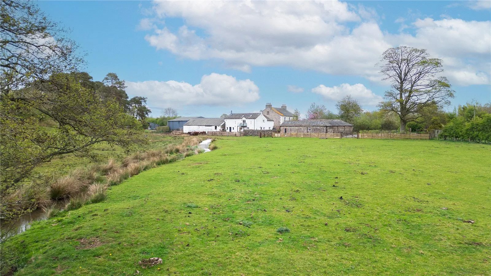 Kirkby Stephen: farmhouse with paddocks