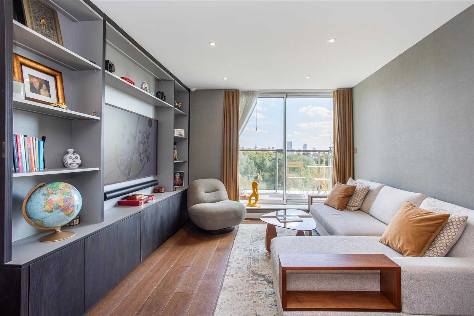 Grade II listed waterfront townhouse, Bethnal Green