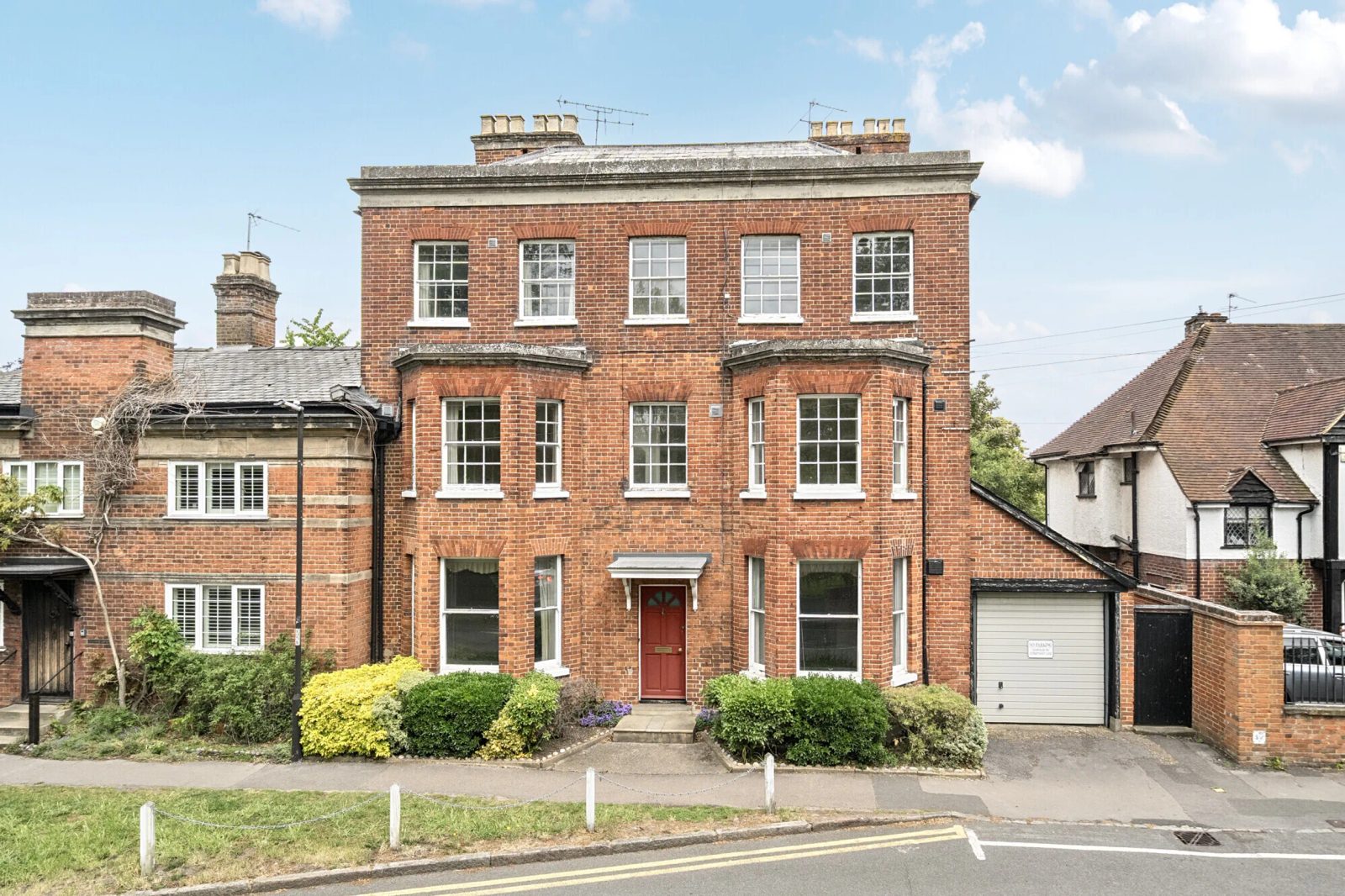 Semi-detached house with a mooring in Datchet