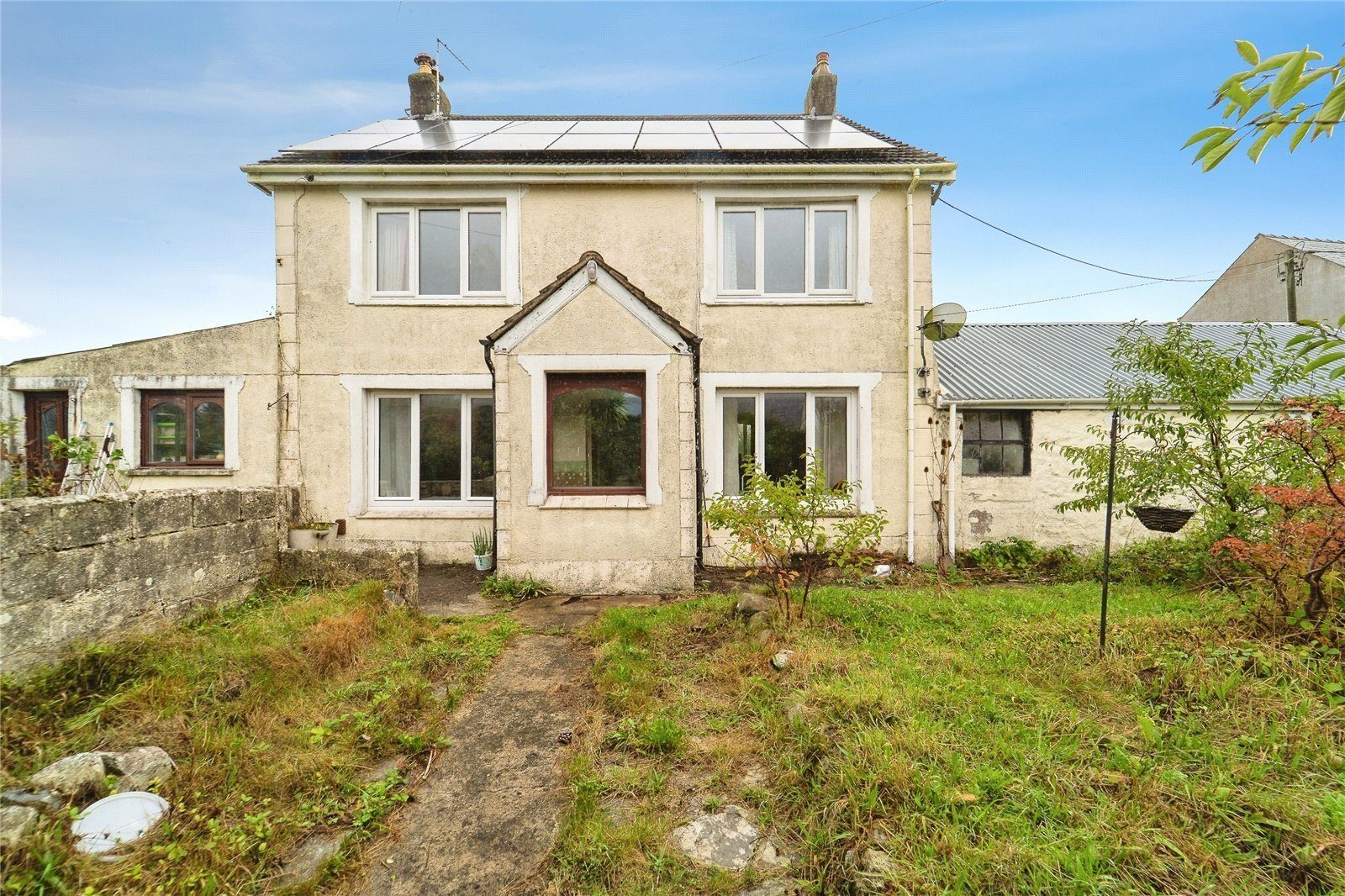 Pembrokeshir: detached house with outbuildings