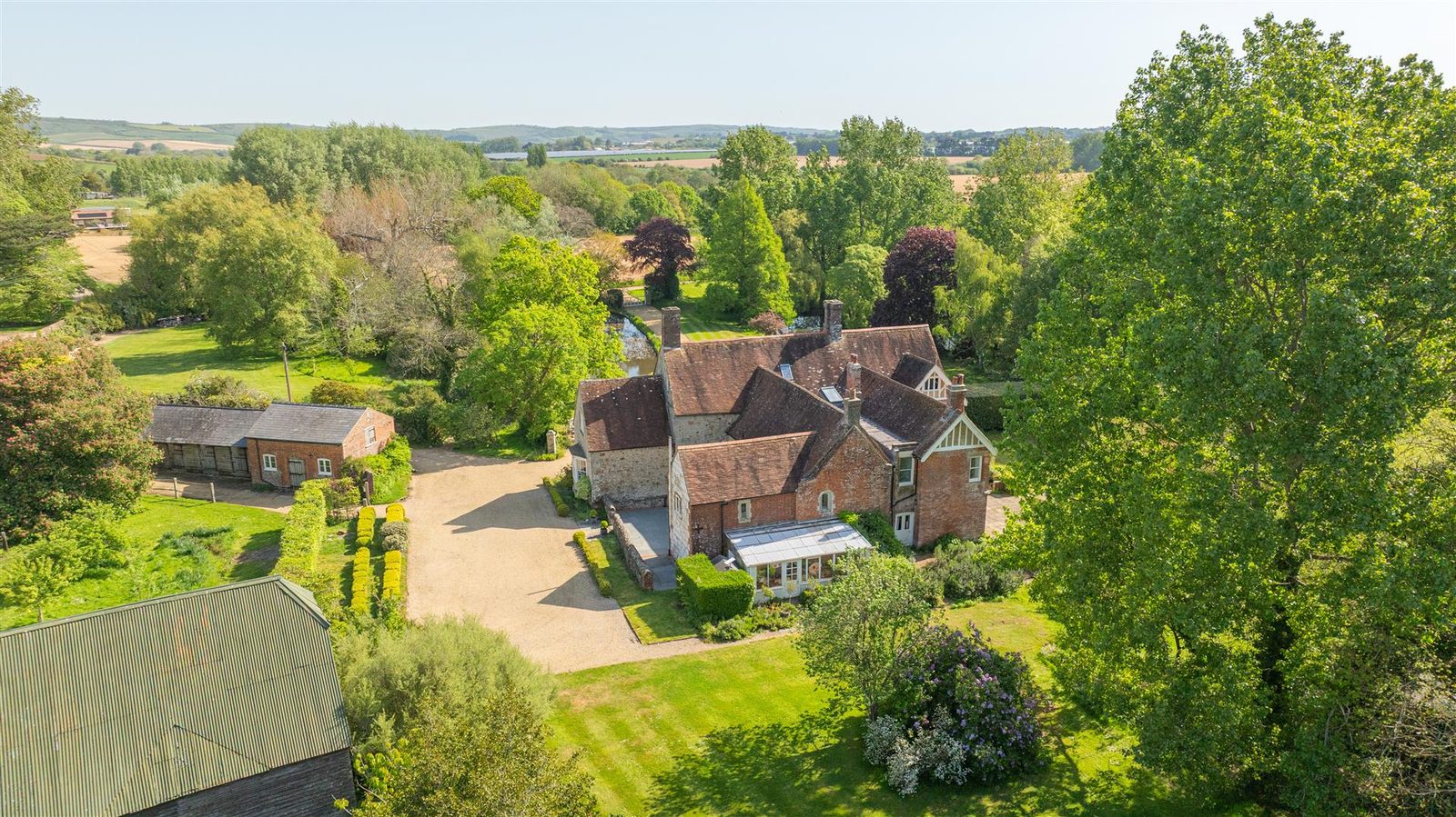 Equestrian with outbuildings, 3 Bathrooms