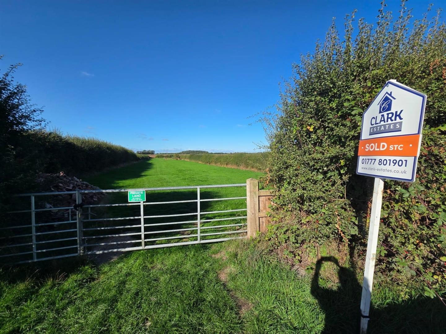Land with paddocks in Laneham