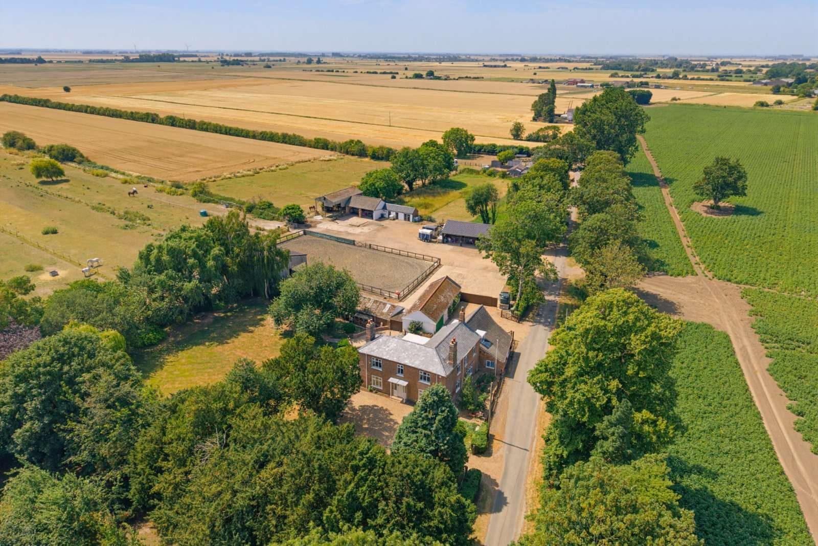 Chain free farmhouse in Spalding