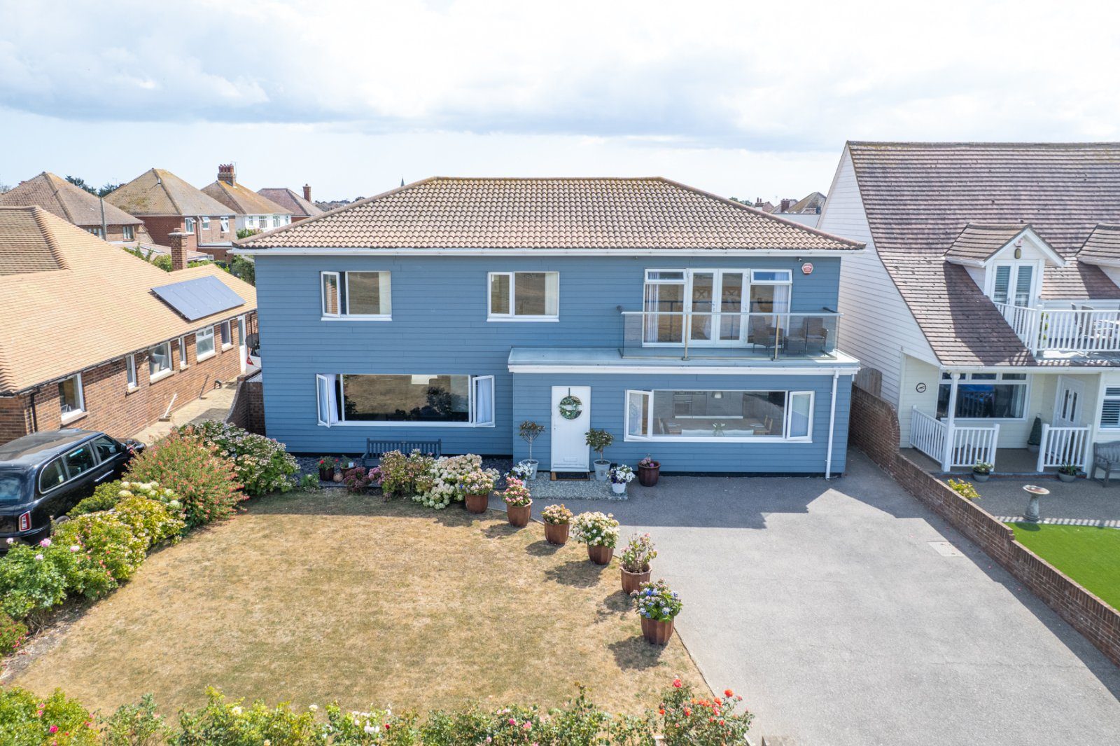 Waterfront house with a pool in Margate