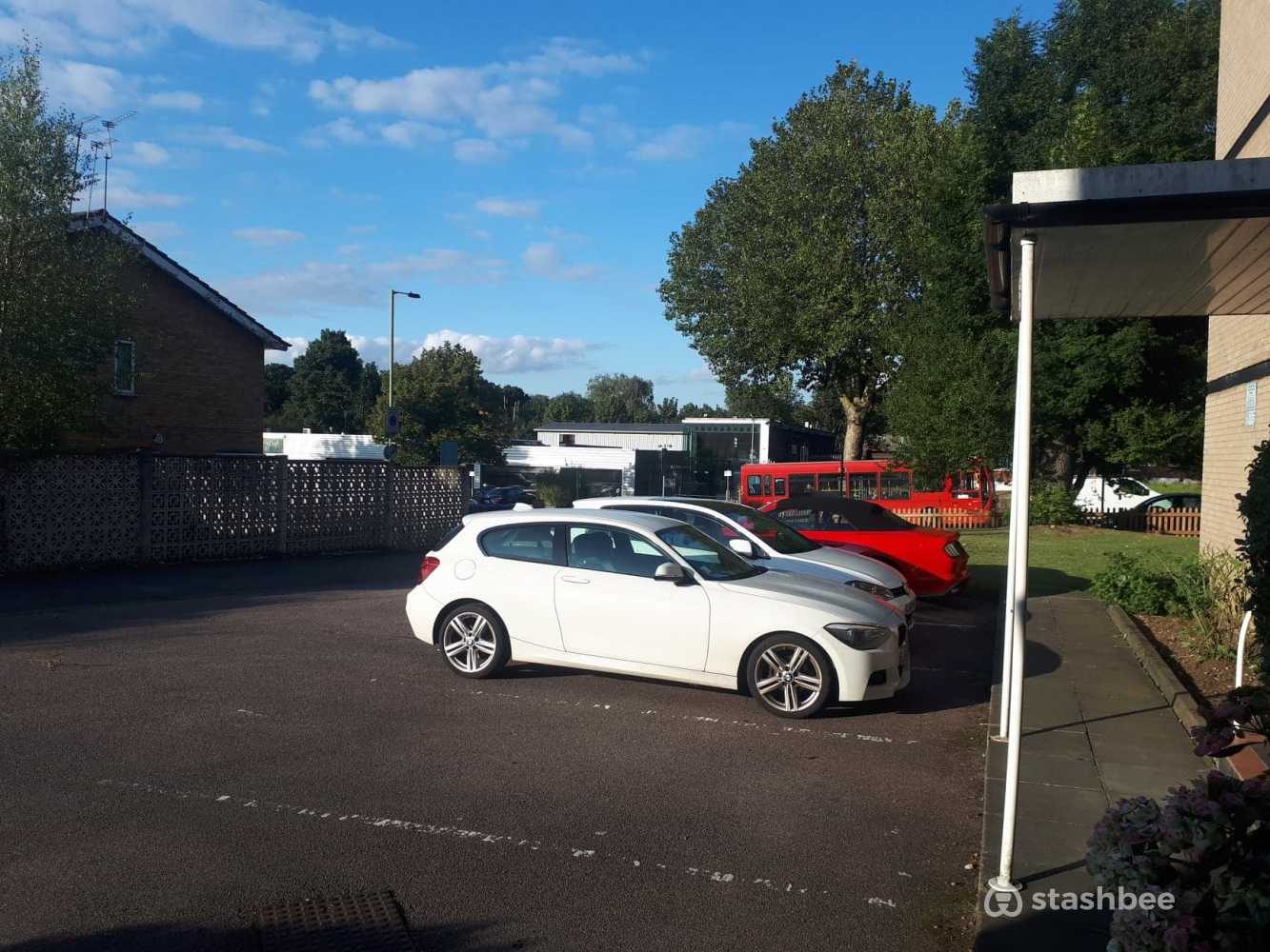 Parking Space to Rent in North London, N2