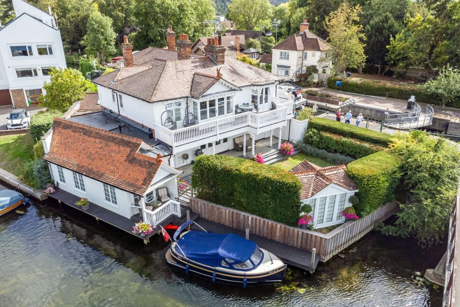 Period waterfront house in Marlow