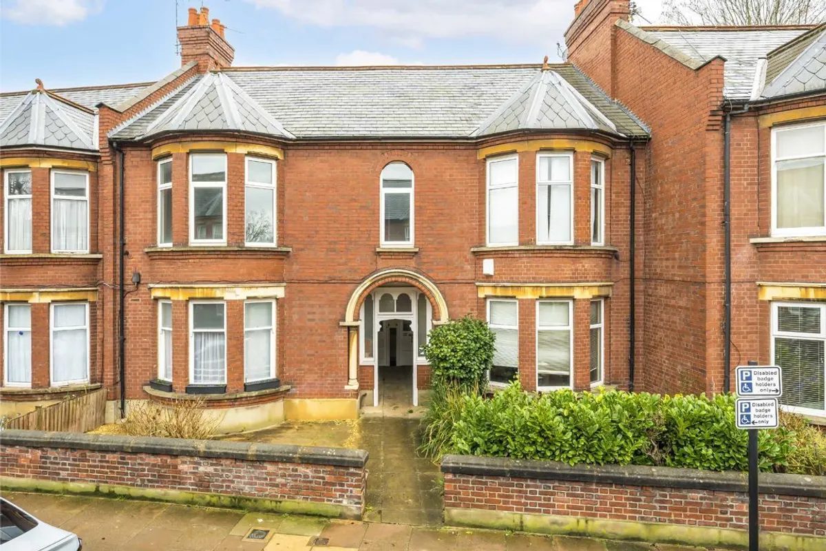 Period waterfront maisonette, Balham