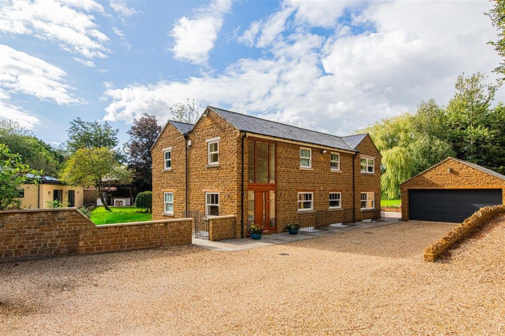 Howarth House, Main Street