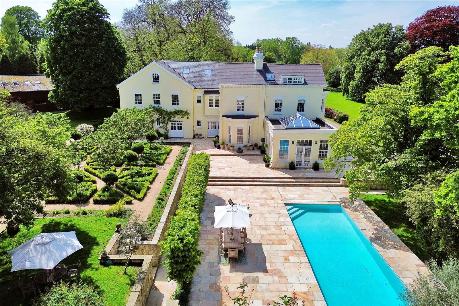 House with outbuildings in West Malling