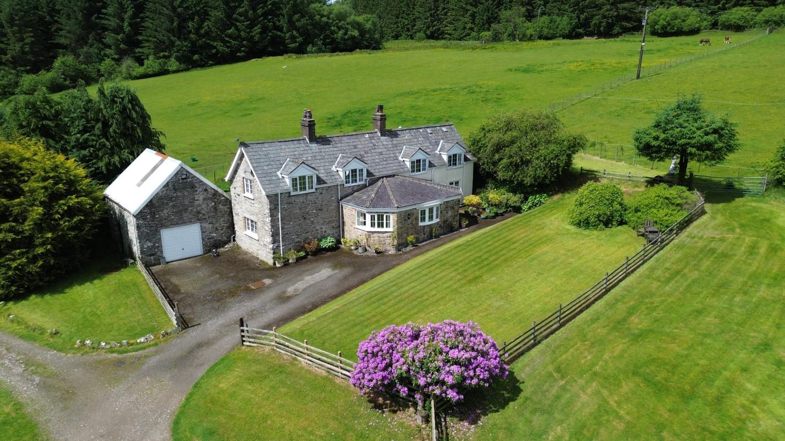 Smallholding in Betws Gwerfil Goch Corwen