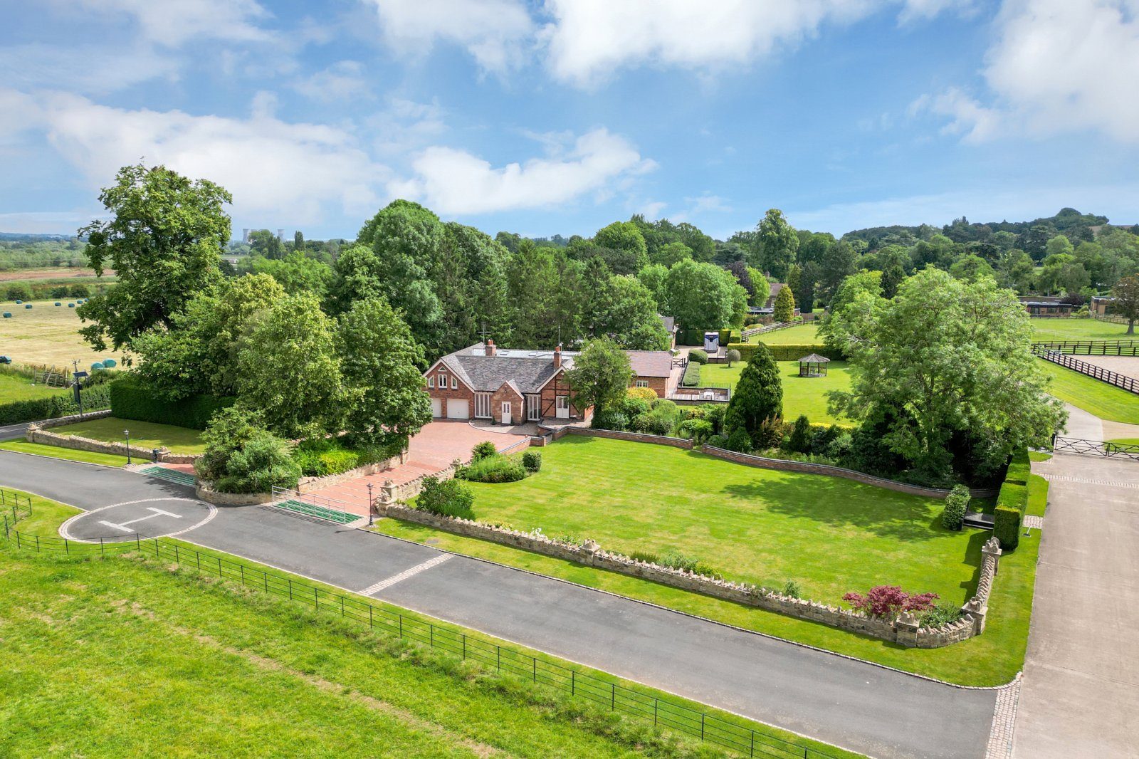 4 bedroom detached house for sale Newton Park, Newton Solney, Derbyshire, DE15