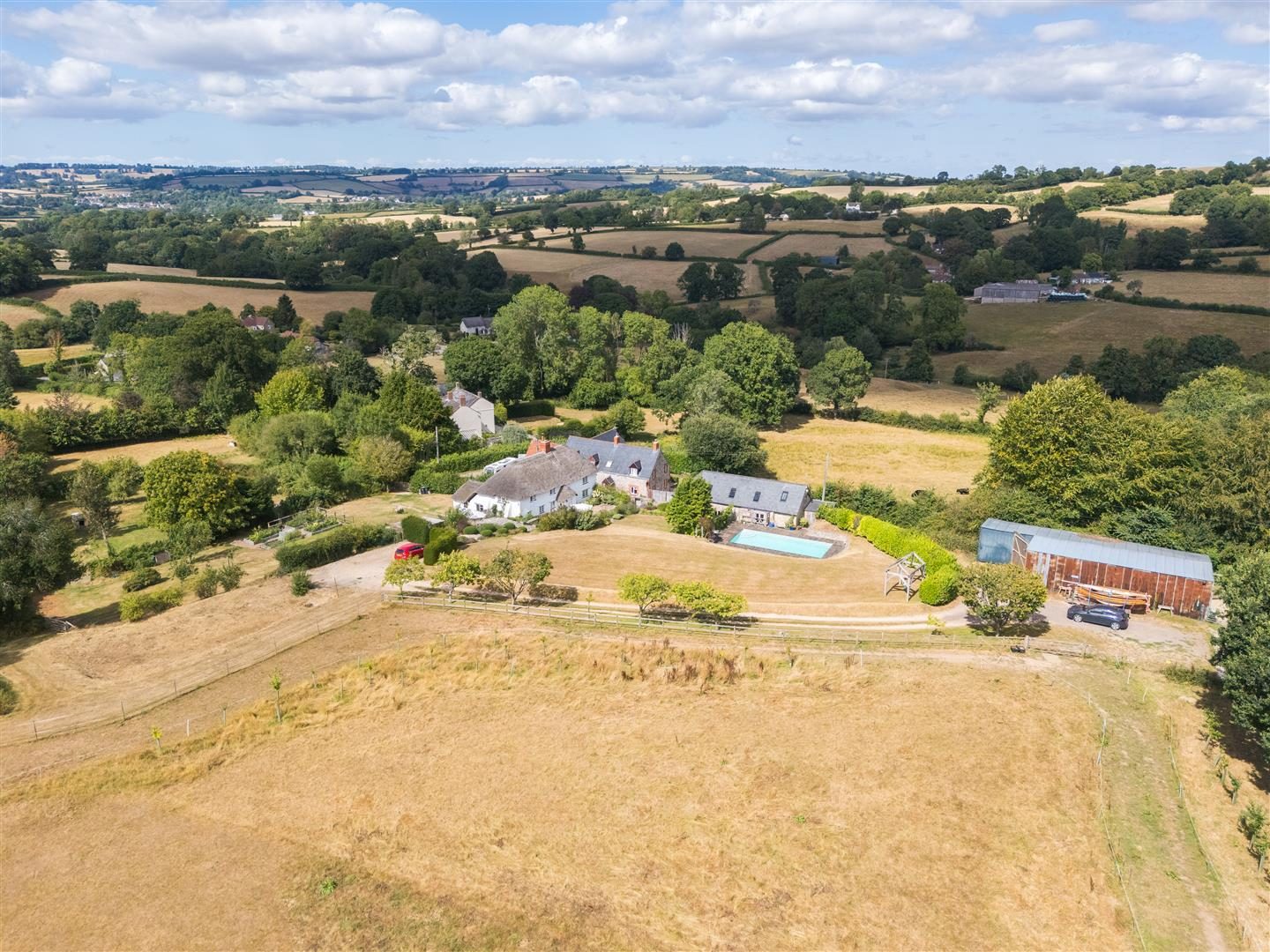 Farmhouse with a pool in Chard