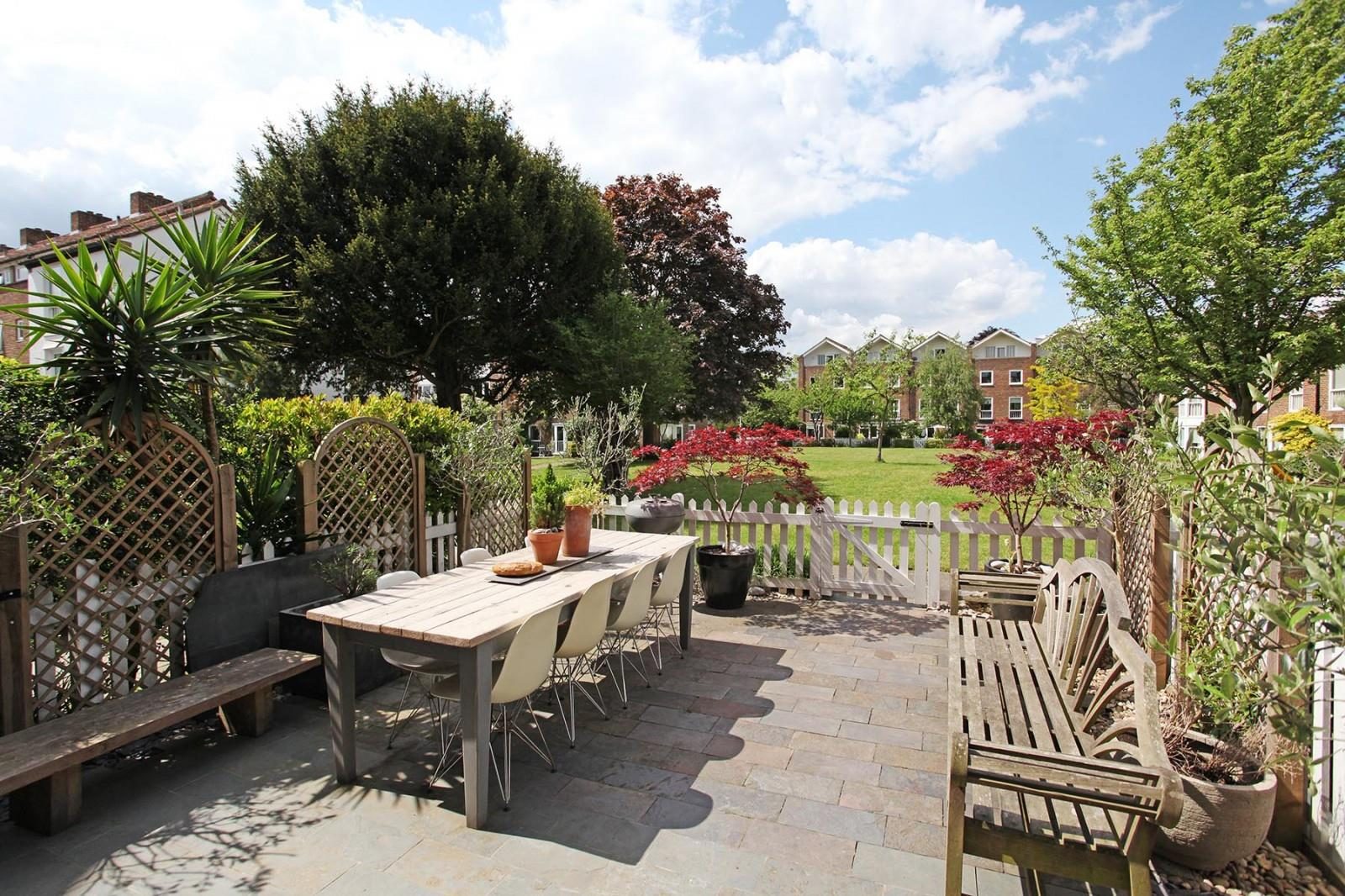 Chiswick Staithe, Chiswick, W4