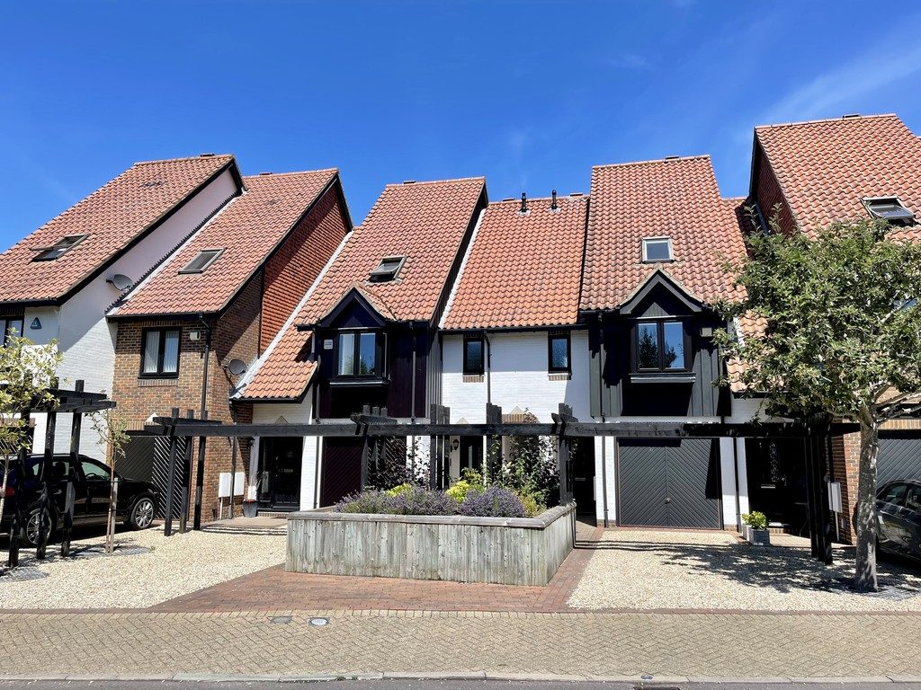 Endeavour Way, Hythe