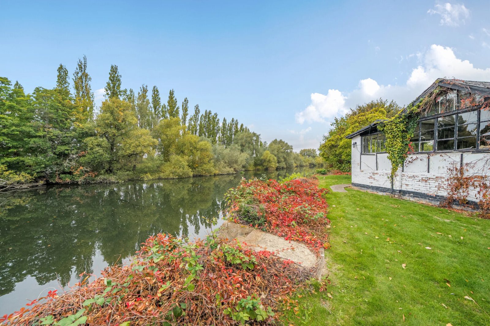 Grade II listed detached bungalow, Wraysbury