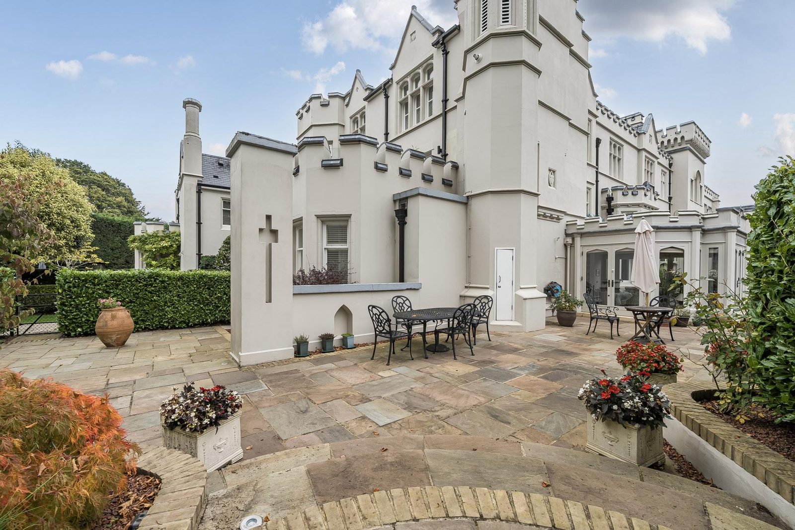 Apartment to rent with 3 bedrooms, The Mansion, Kingswood Warren Park