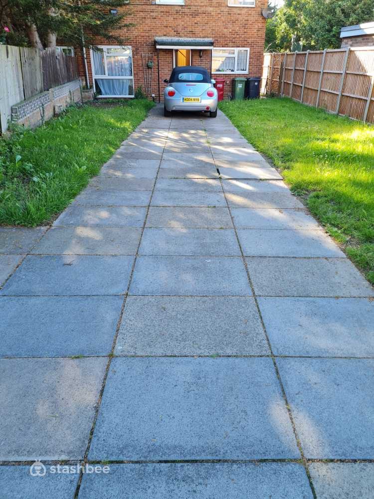 Parking Space to Rent in Slough, SL3